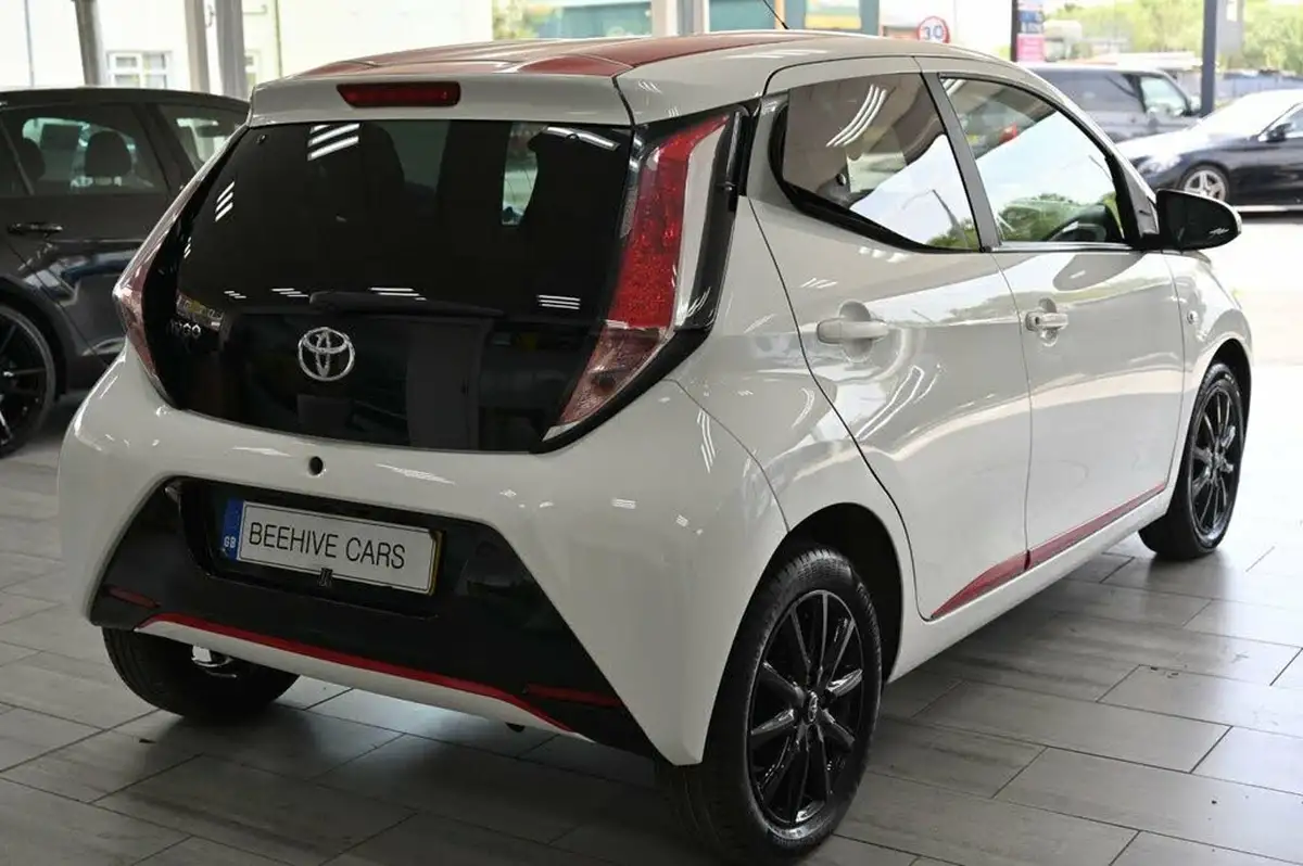 2017-toyota-aygo-10-vvt-i-x-press-71bhp-big-9