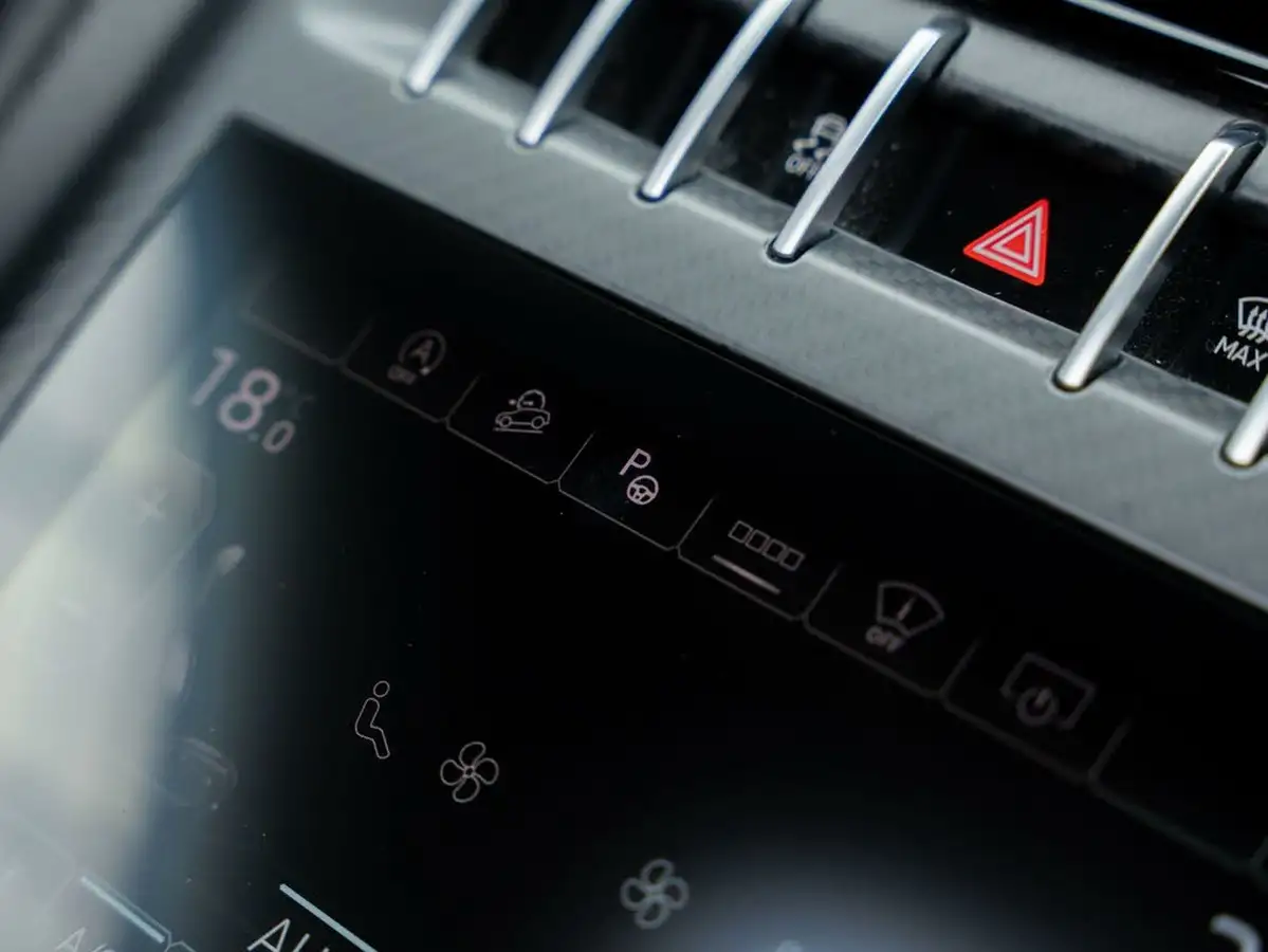 2022-lamborghini-urus-40-no-trim-big-22