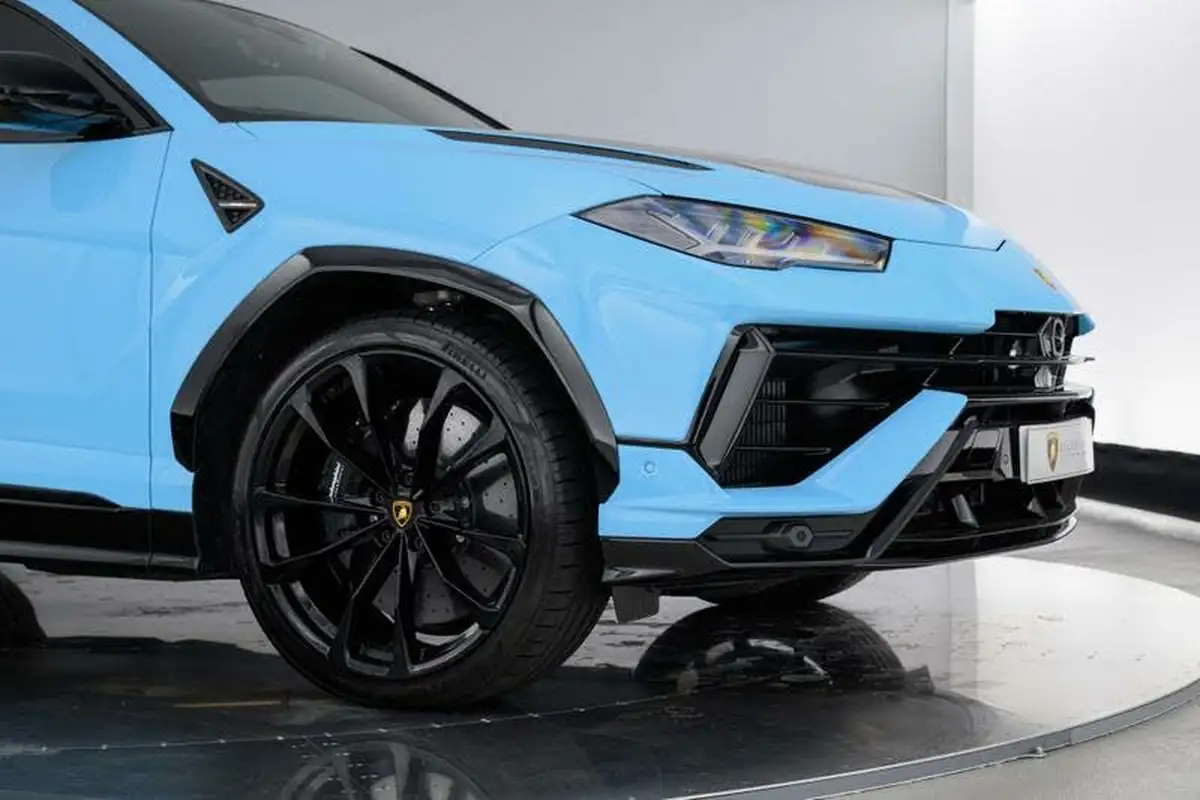 2023-lamborghini-urus-40-no-trim-big-19