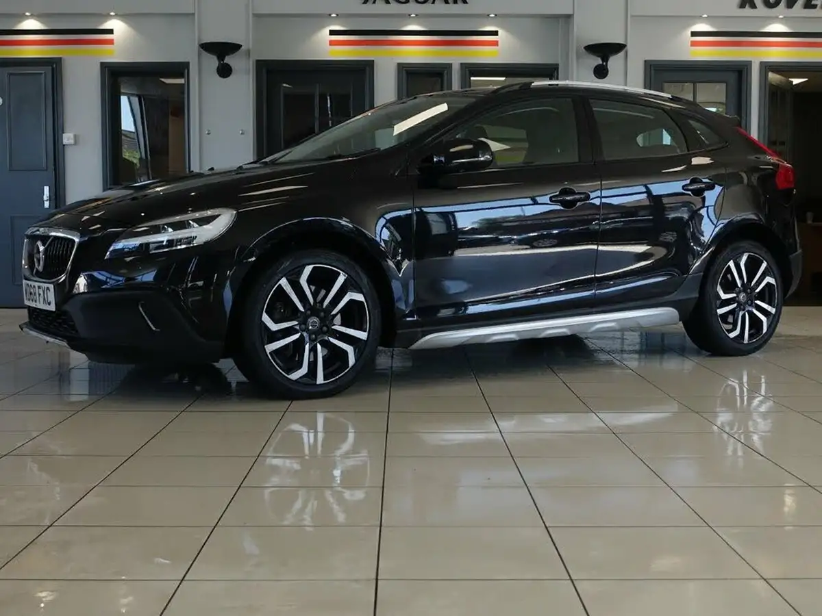 2018-volvo-v40-15-t3-cross-country-pro-big-9