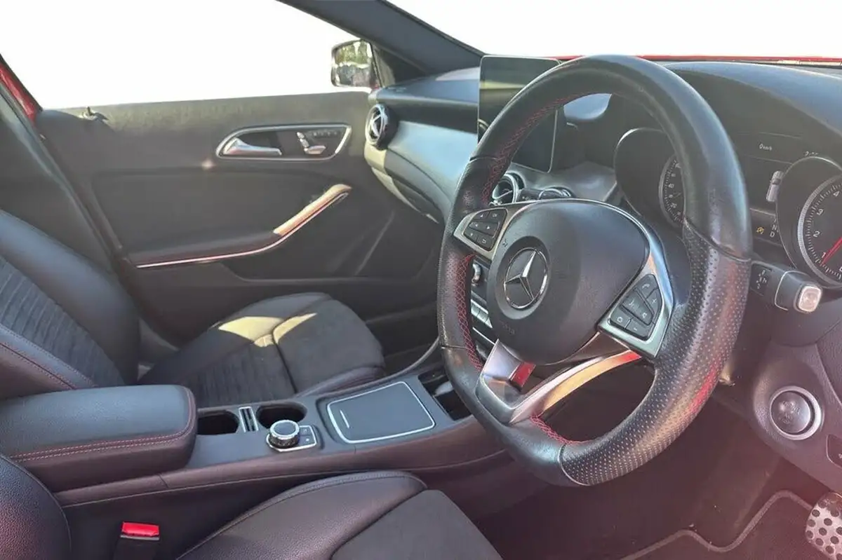 2019-mercedes-benz-gla-class-16-gla-200-amg-line-edition-plus-7g-dct-big-10
