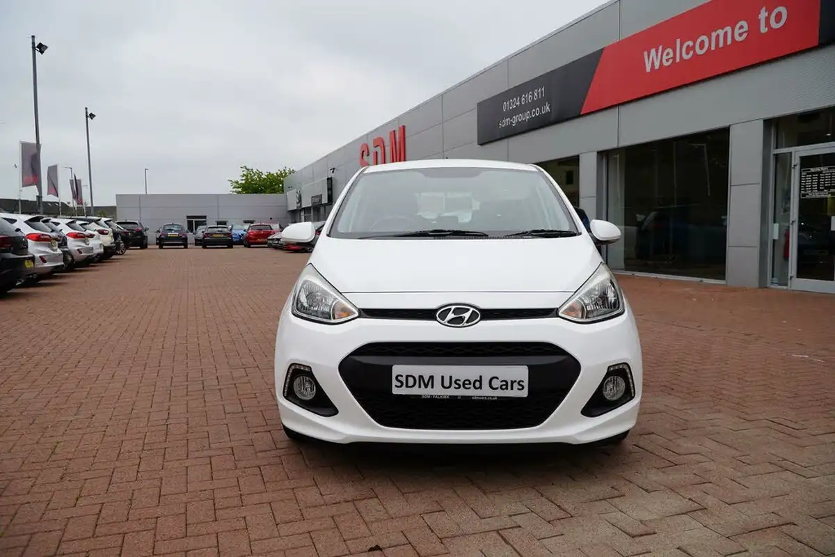 2014-hyundai-i10-10-premium-big-1