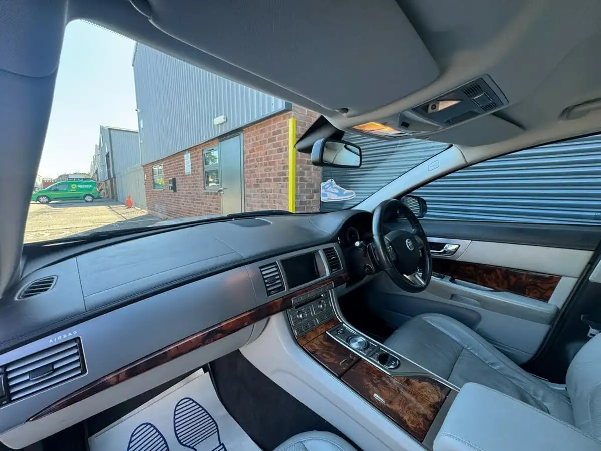 2009-jaguar-xf-30td-s-premium-luxury-big-12