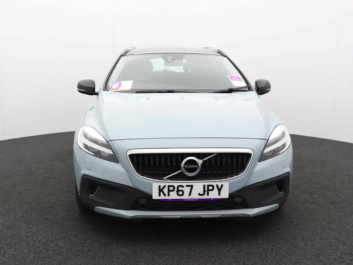 2017-volvo-v40-20td-d4-cross-country-pro-geartronic-big-1