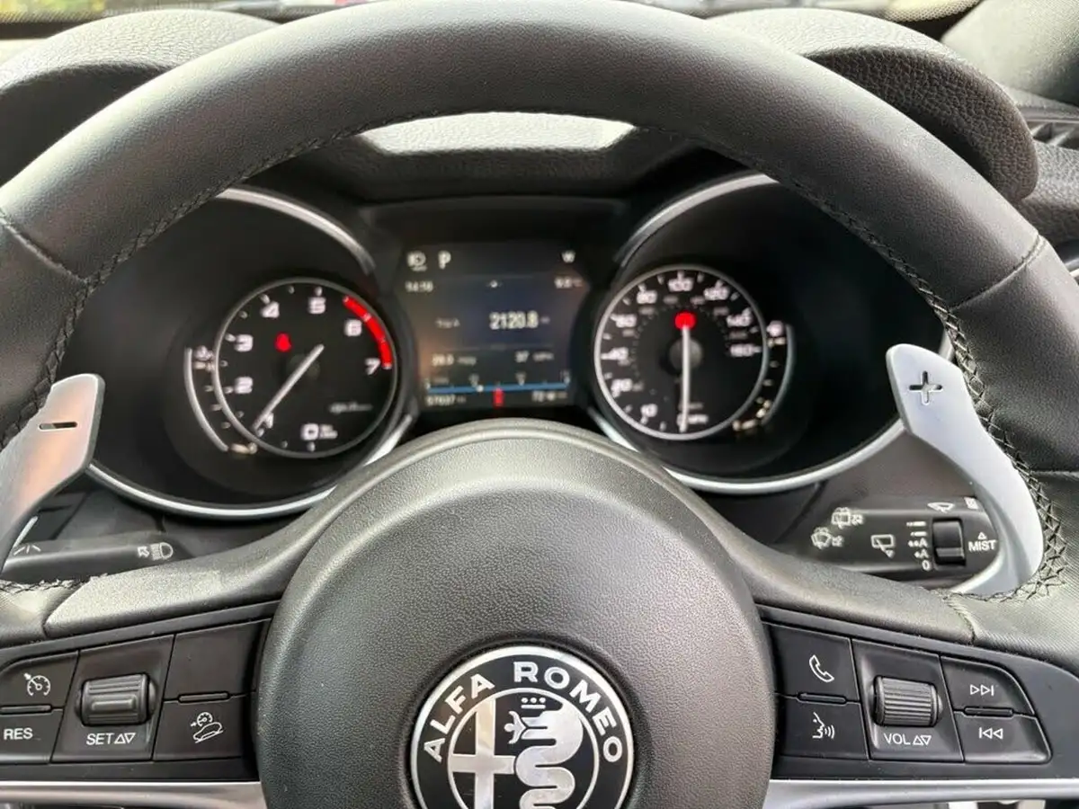 2019-alfa-romeo-stelvio-20-milano-big-50