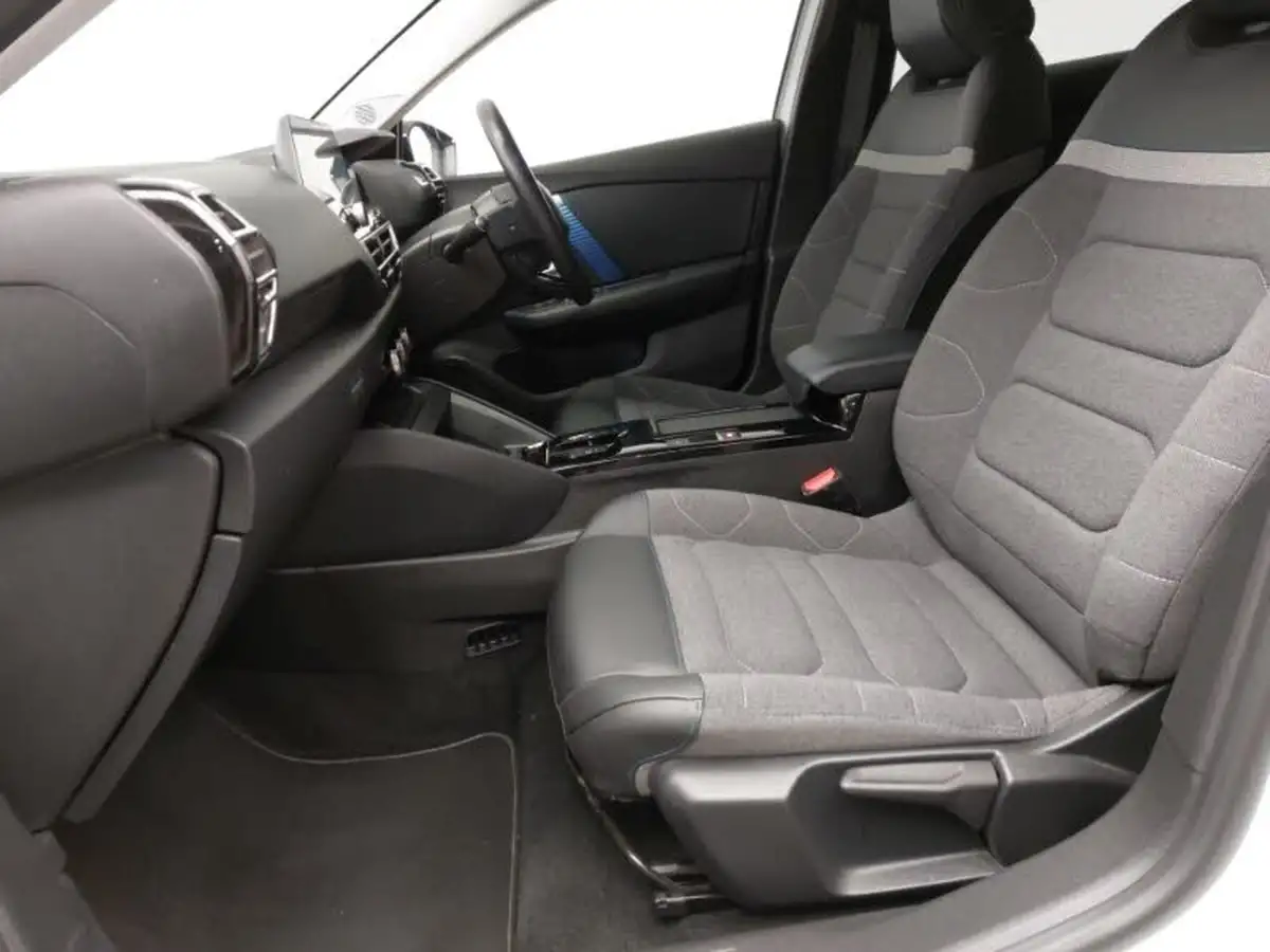 2022-citroen-c4-e-shine-big-4
