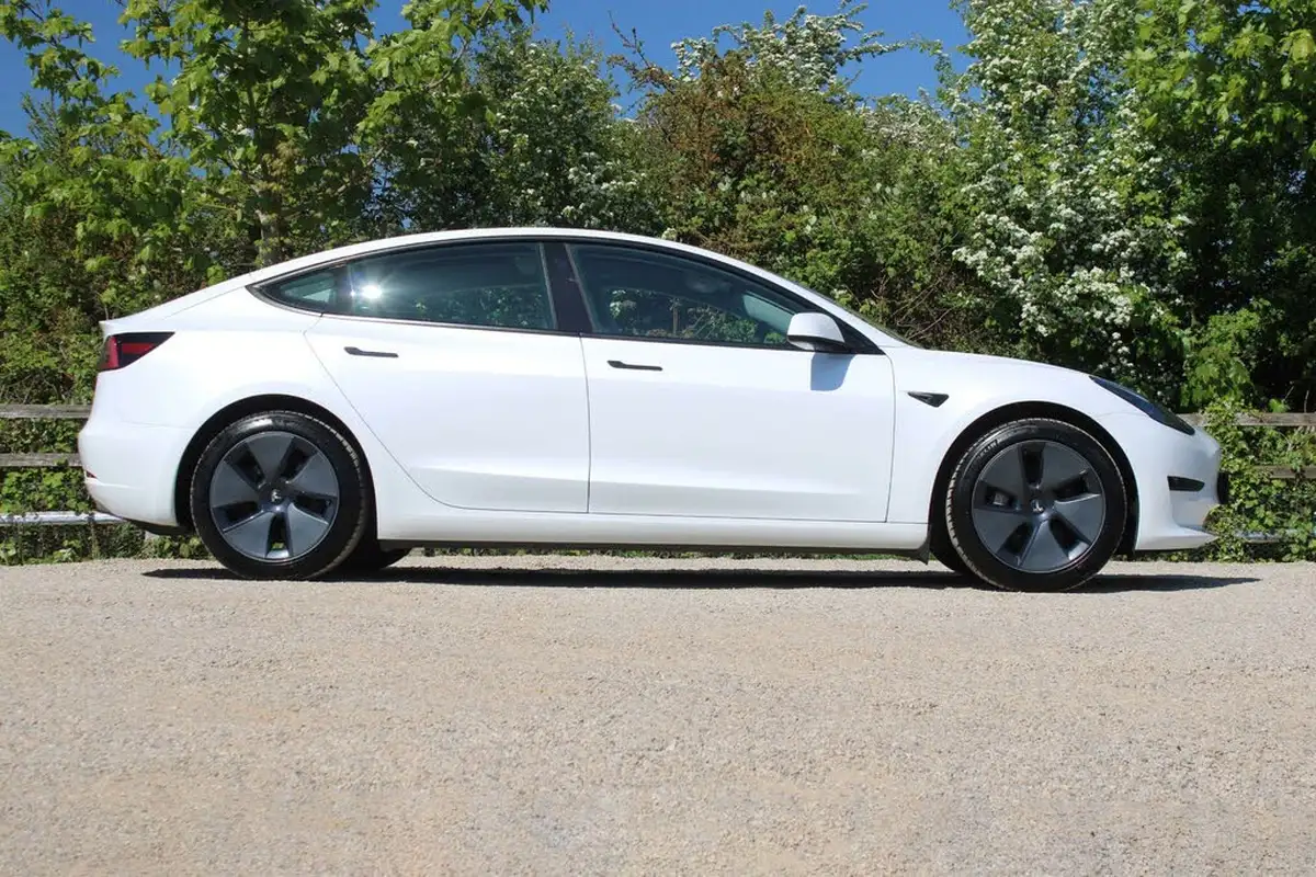 2021-tesla-model-3-e-standard-plus-big-1