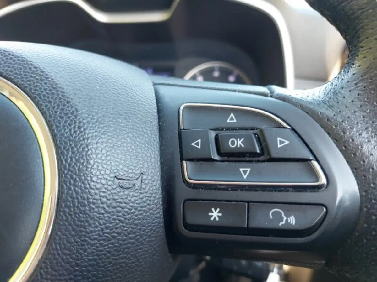 2018-mg-zs-suv-15-vti-tech-exclusive-big-11