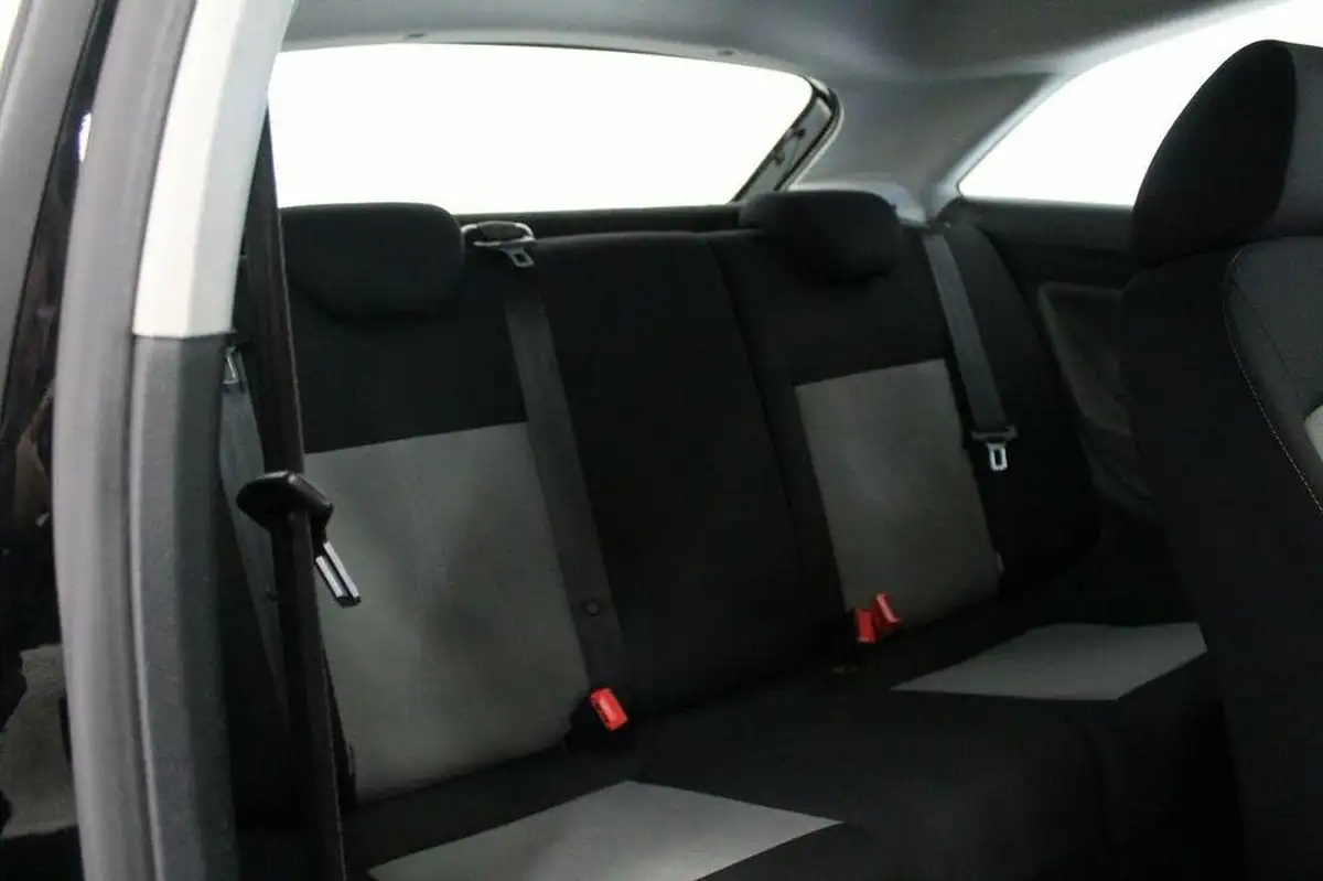 2015-seat-ibiza-14-se-sportcoupe-3d-big-43