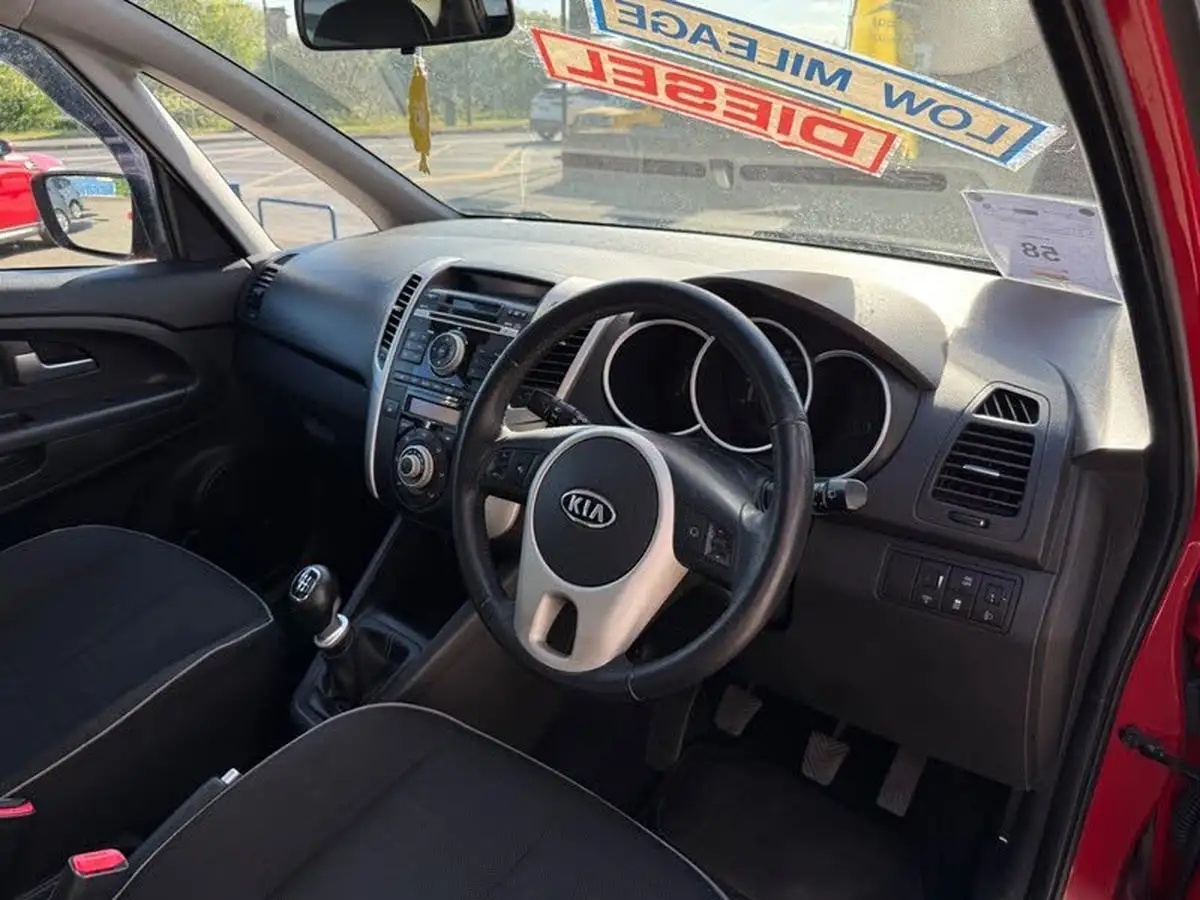 2010-kia-venga-14td-3-ecodynamics-big-18