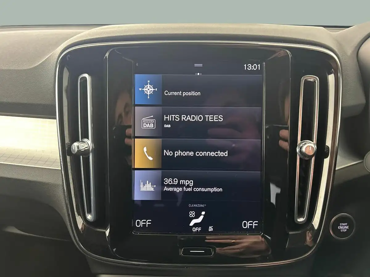 2022-volvo-xc40-15-t3-momentum-big-28