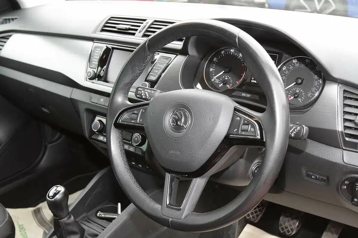 2017-skoda-fabia-12-tsi-se-l-90ps-hatchback-big-5