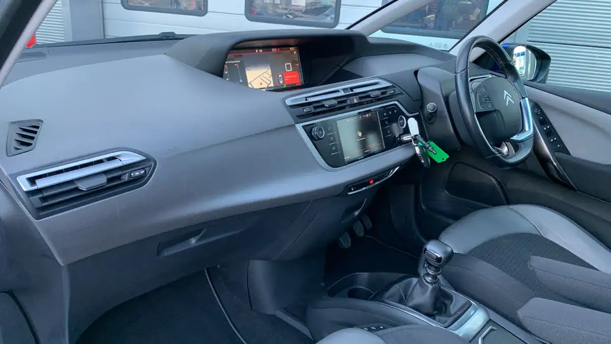 2019-citroen-c4-spacetourer-15bluehdi-flair-big-11