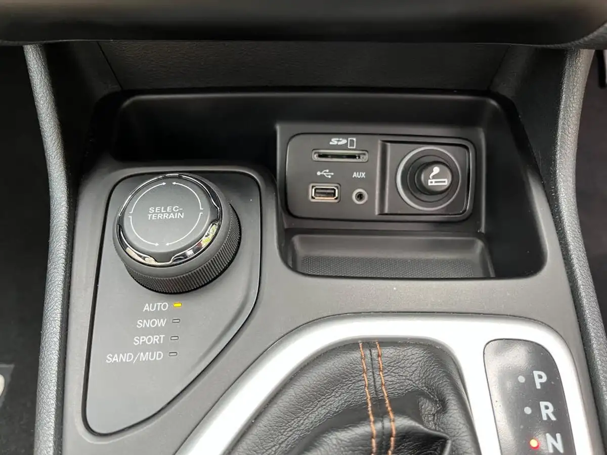 2017-jeep-cherokee-22multijet-ii-limited-ss-big-21