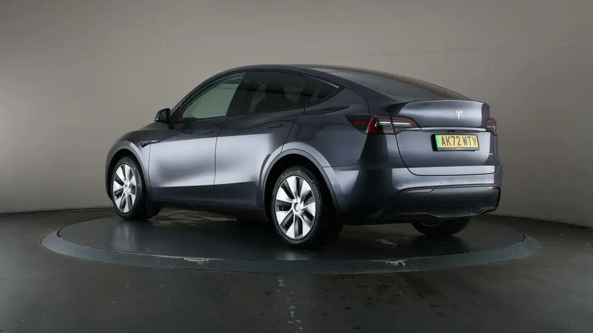 2022-tesla-model-y-e-long-range-big-71