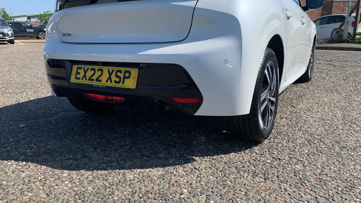 2022-peugeot-208-12-puretech-allure-premium-100bhp-eat8-big-52