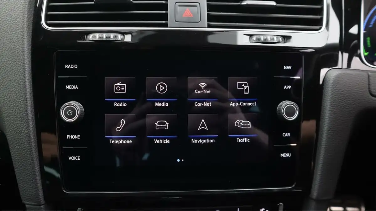 2020-volkswagen-golf-14-tsi-gte-advance-big-11