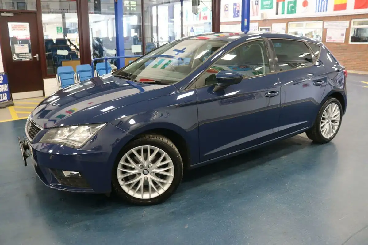 2018-seat-leon-16tdi-se-dynamic-technology-hatchback-big-2