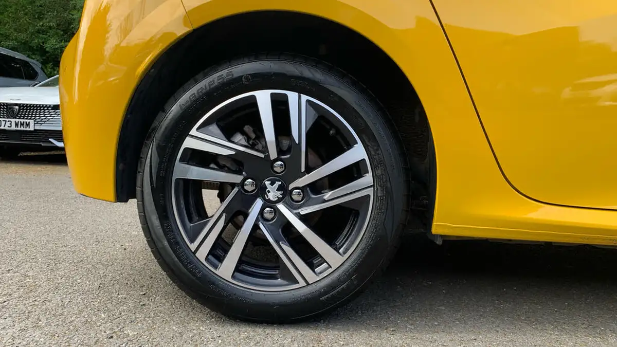 2021-peugeot-208-12-puretech-allure-premium-100bhp-big-15