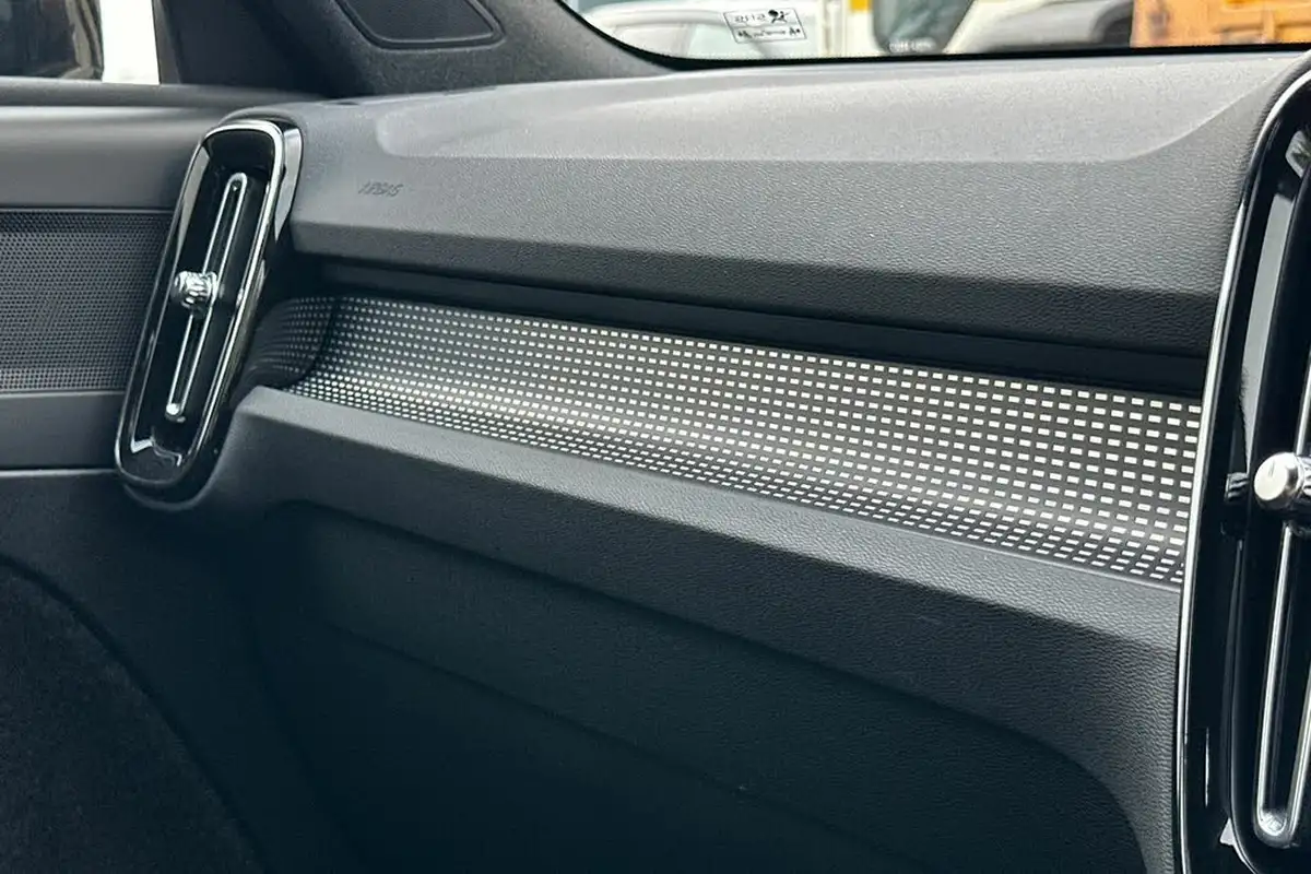 2024-volvo-xc40-20-b3-plus-big-30