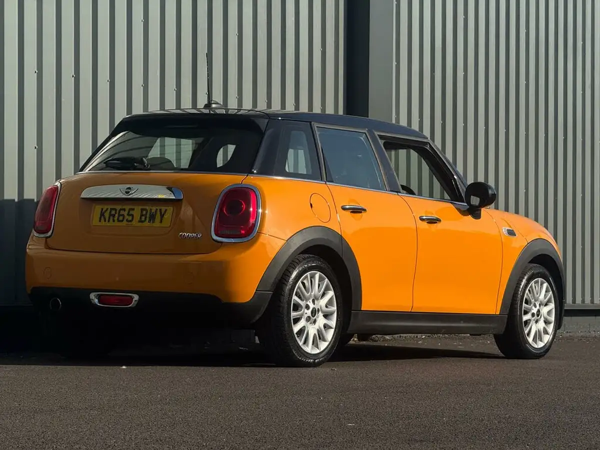 2015-mini-cooper-15-cooper-5d-big-10