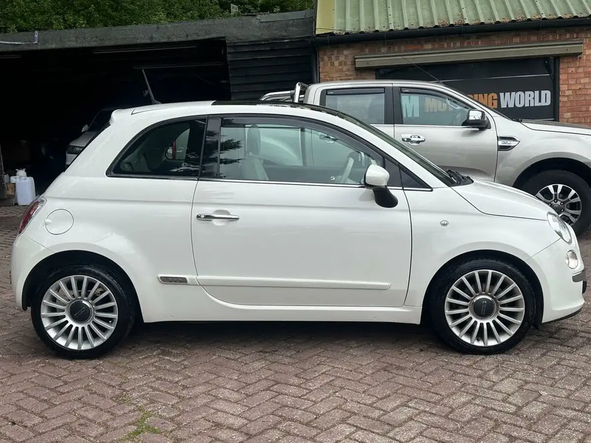 2015-fiat-500-09-lounge-85bhp-twinair-ss-big-2
