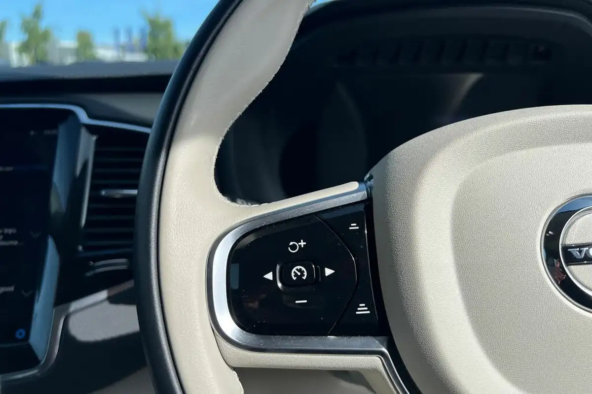 2024-volvo-xc90-20-b5-plus-big-10