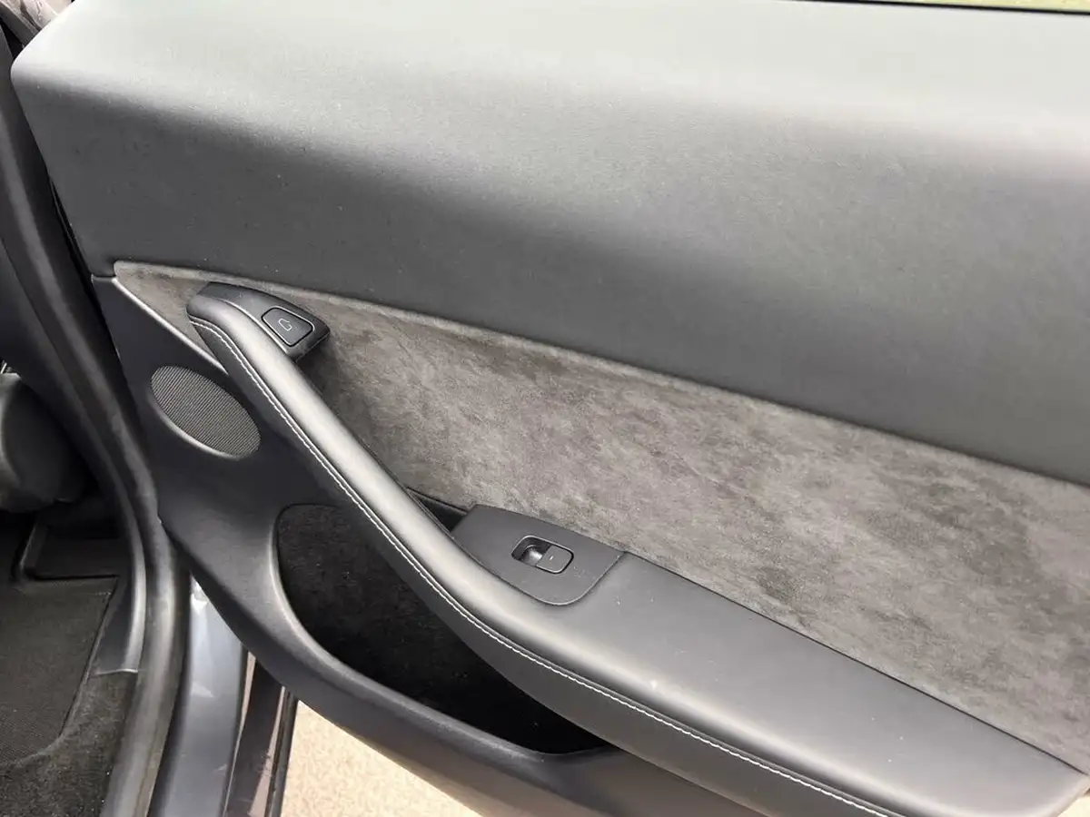 2022-tesla-model-y-e-long-range-big-11