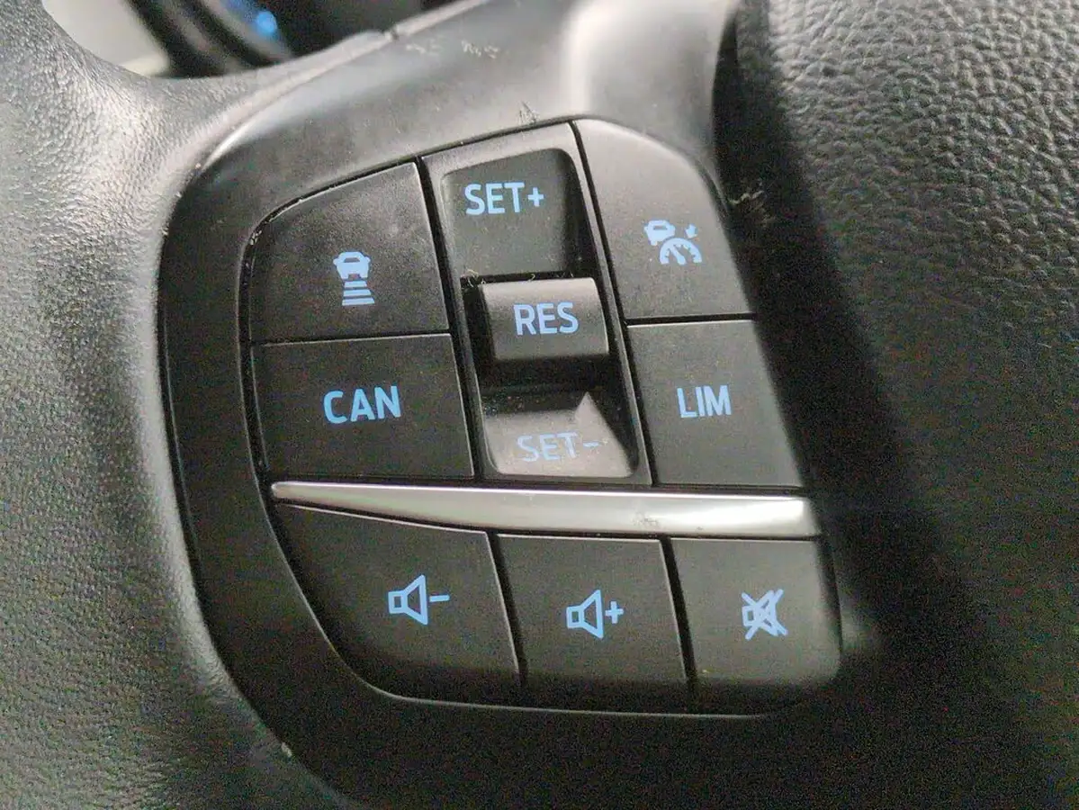 2021-ford-focus-15-titanium-edition-hatchback-big-22