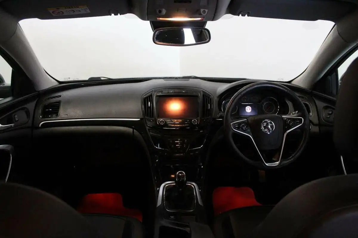 2015-vauxhall-insignia-20cdti-elite-nav-ecoflex-ss-hatchback-5d-big-28