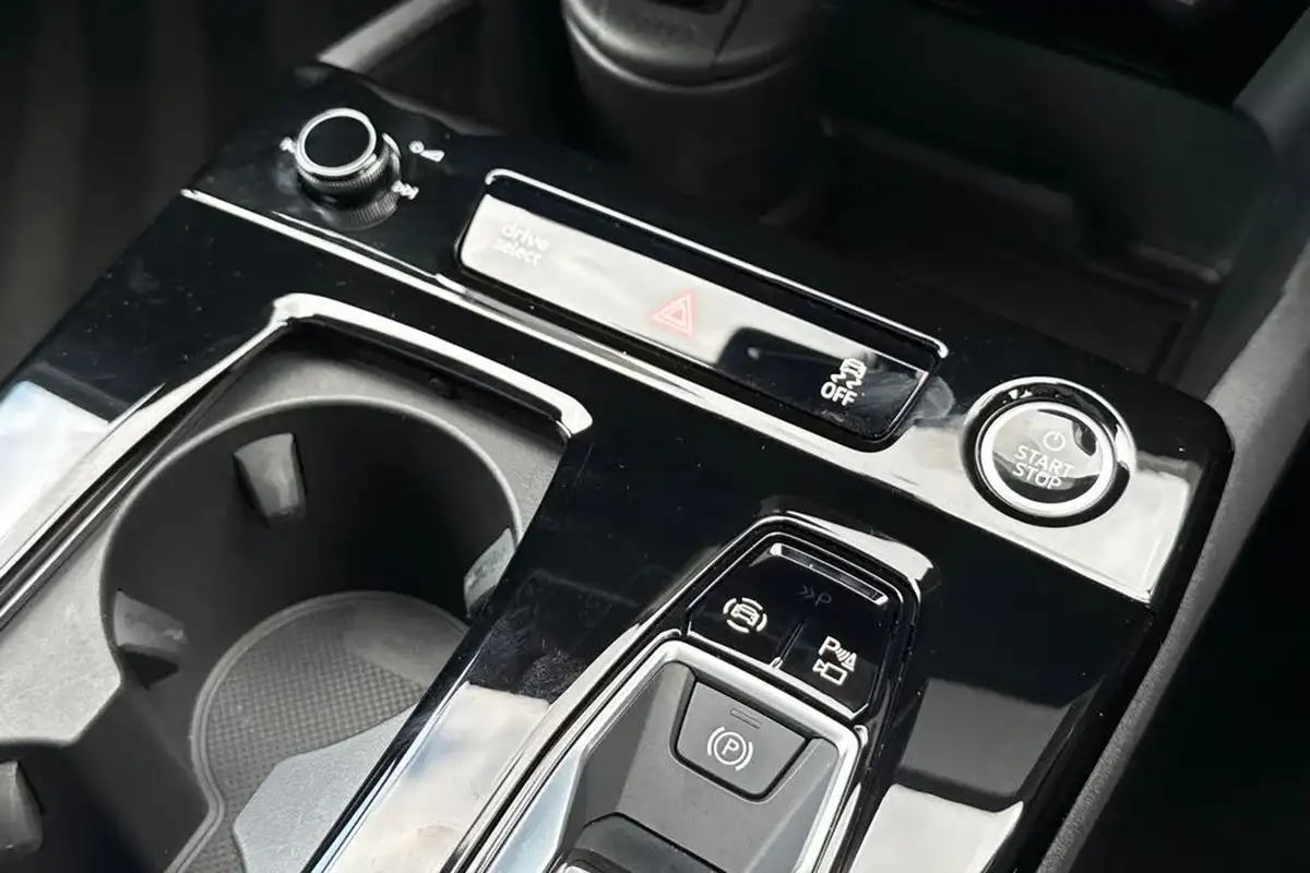 2025-audi-a6-e-tron-e-launch-edition-big-56