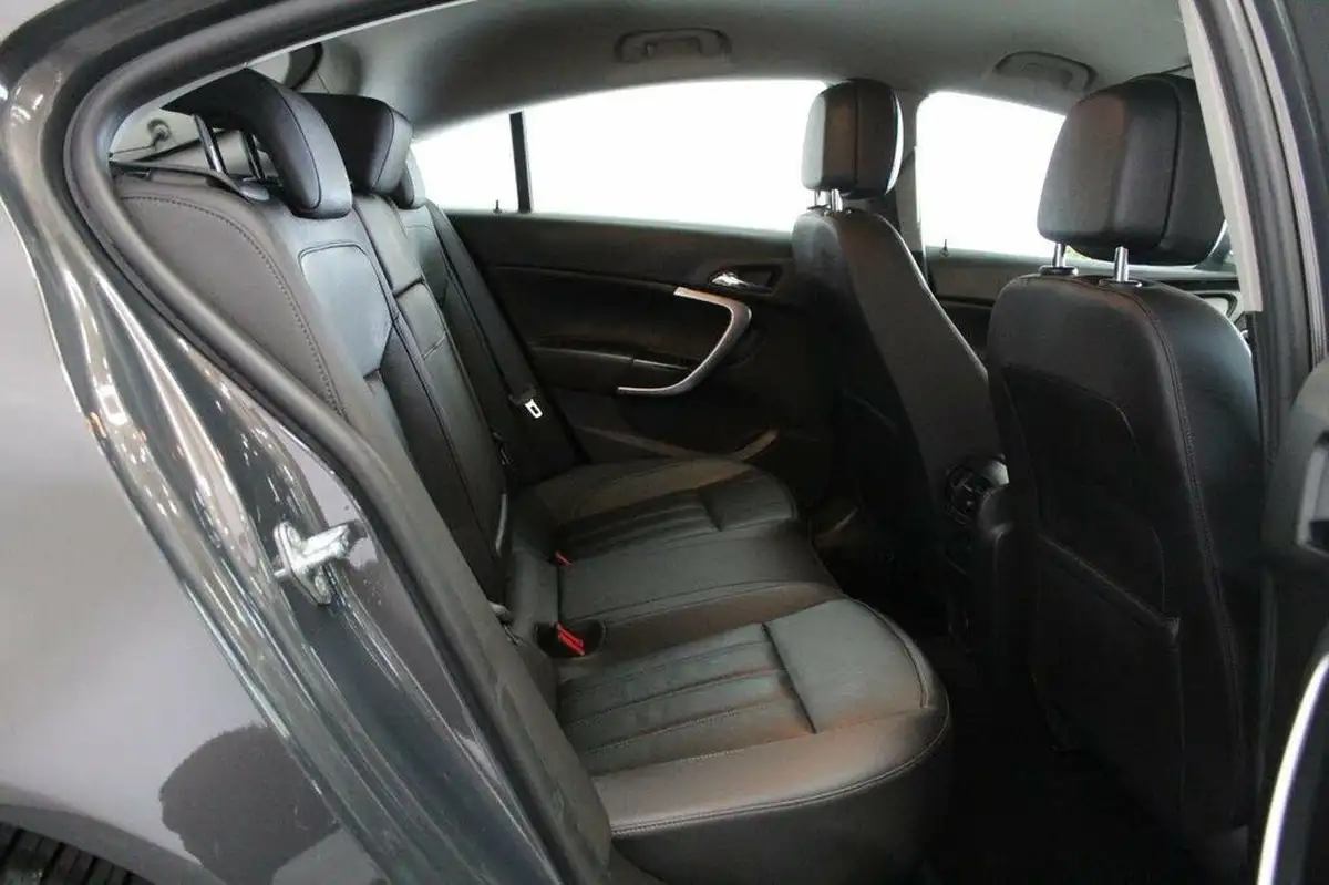 2015-vauxhall-insignia-20cdti-elite-nav-ecoflex-ss-hatchback-5d-big-52