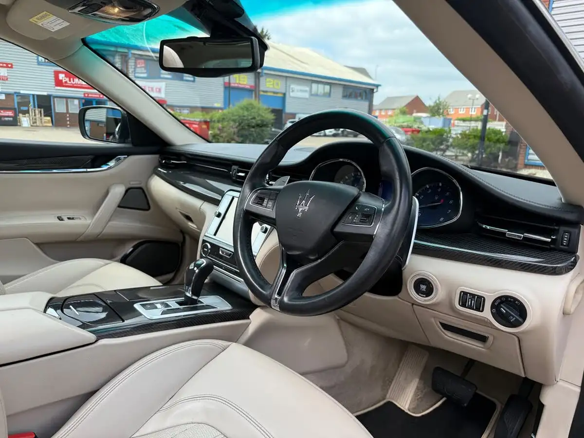 2015-maserati-quattroporte-38-gts-big-64