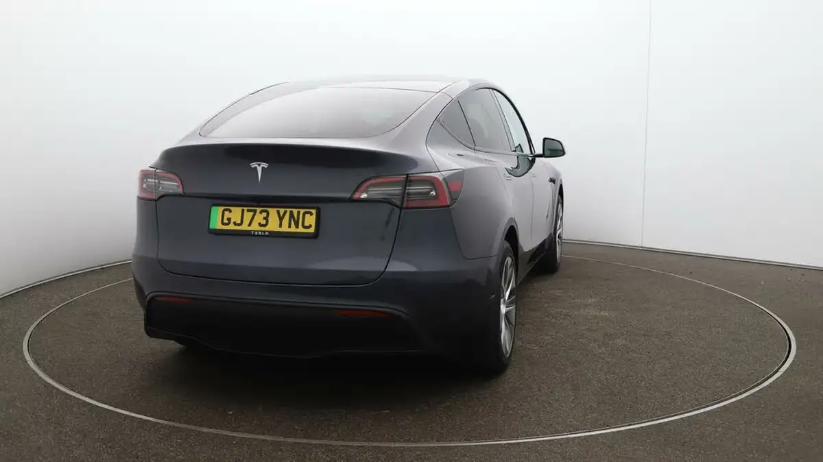 2023-tesla-model-y-e-rwd-big-47