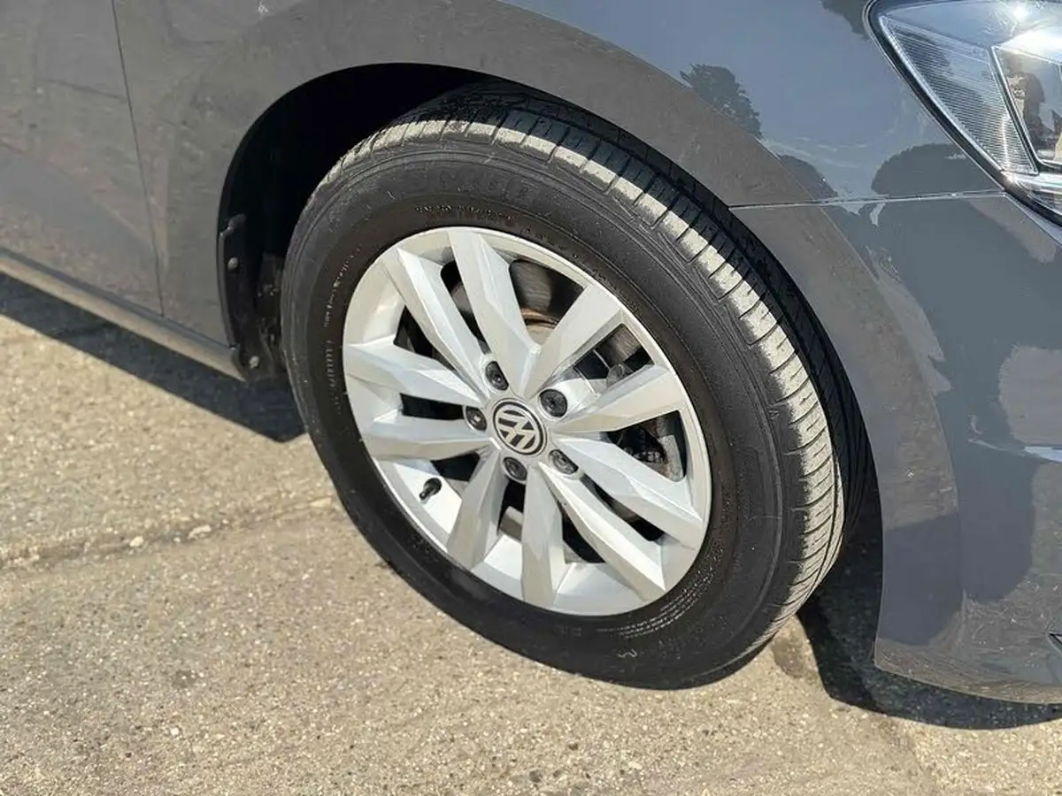 2018-volkswagen-touran-20tdi-se-family-dsg-big-39