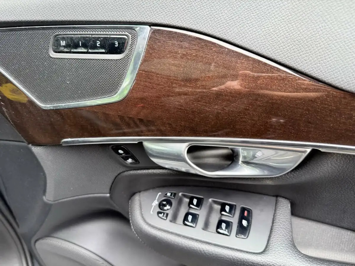 2017-volvo-xc90-20-t8-momentum-momentum-hybrid-auto-big-21