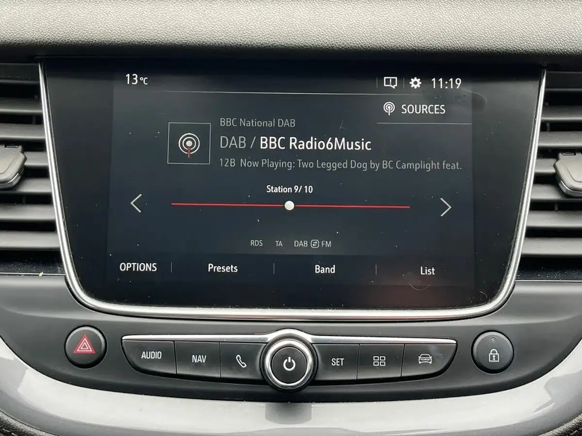 2021-vauxhall-grandland-x-12-sri-nav-big-20