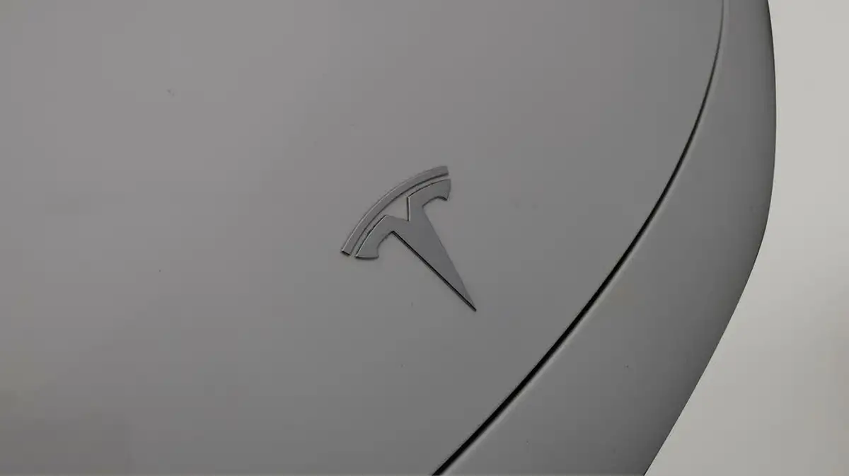 2020-tesla-model-3-e-long-range-big-23