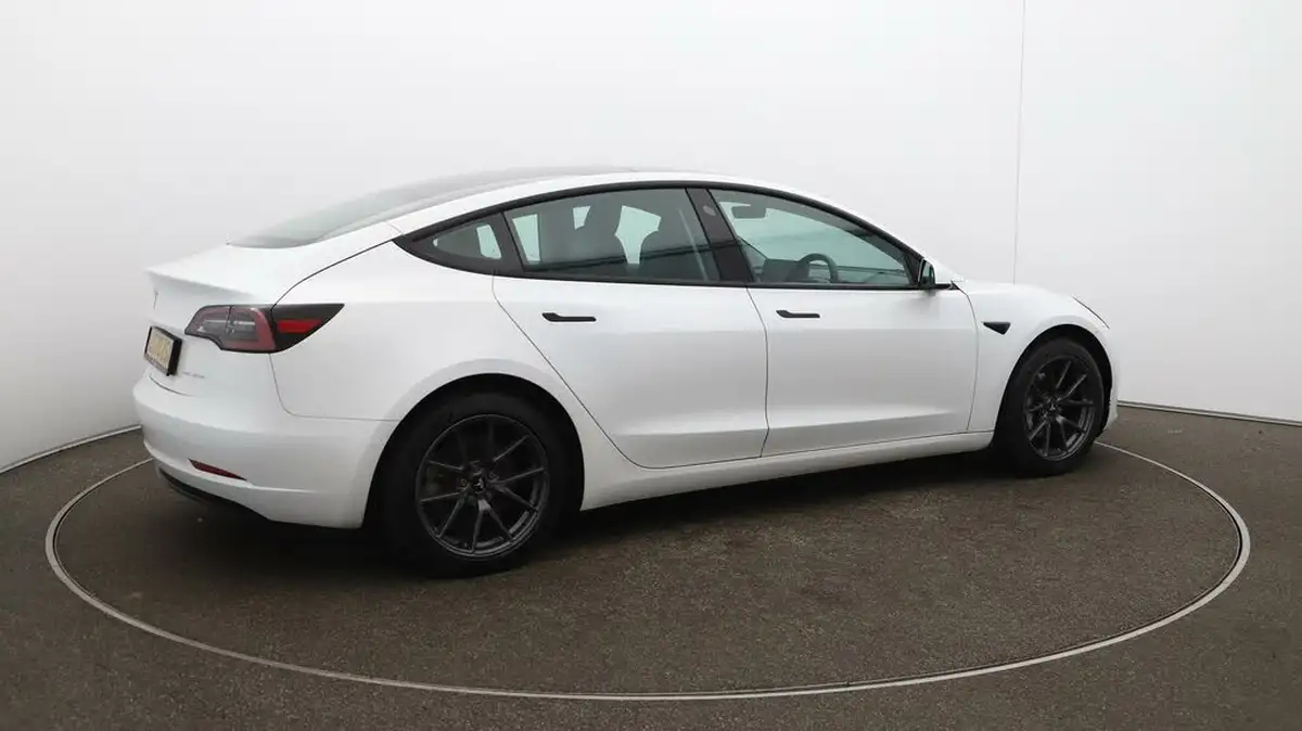 2020-tesla-model-3-e-long-range-big-51