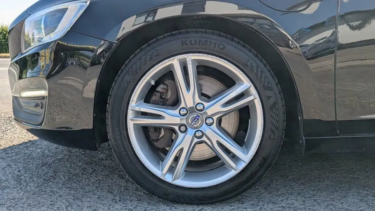 2016-volvo-v60-24td-d5-se-big-13