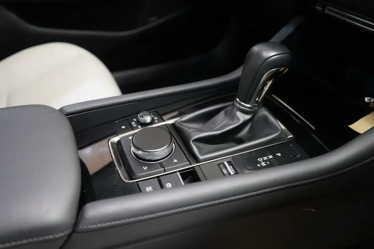 2019-mazda-mazda3-20-gt-sport-tech-180ps-saloon-4d-auto-big-12