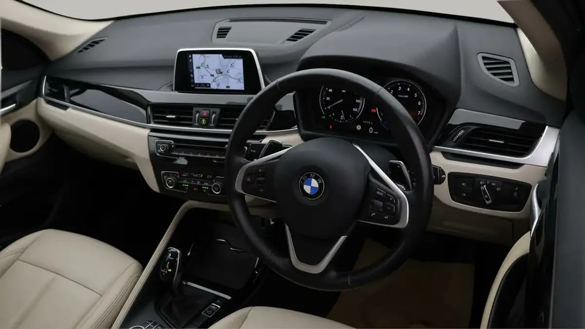 2019-bmw-x1-20-sdrive-20i-xline-sdrive-20i-big-8