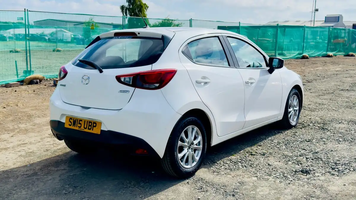 2015-mazda-mazda2-15-se-l-90ps-big-6