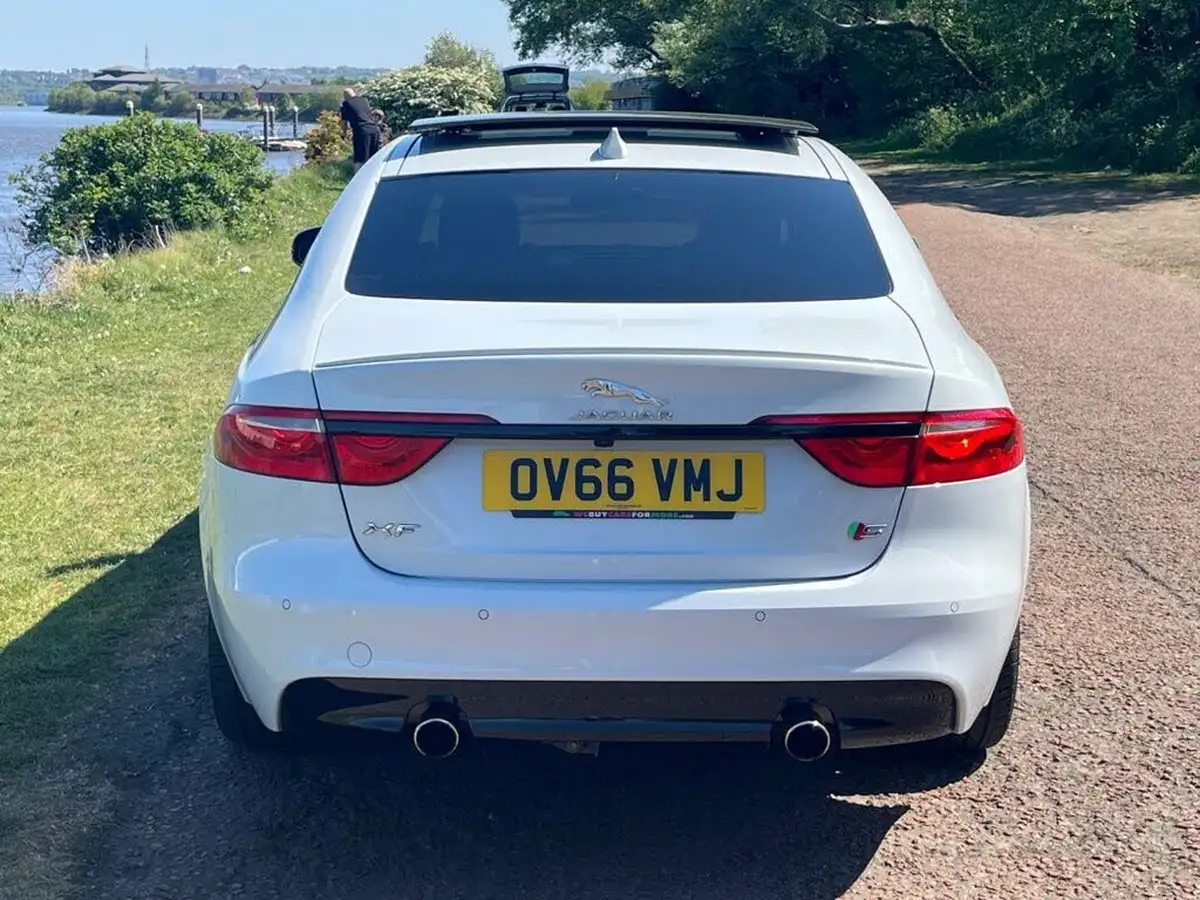 2016-jaguar-xf-30td-s-big-4