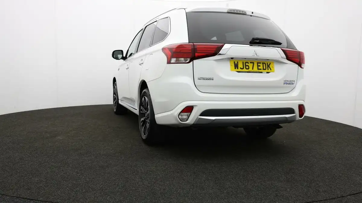 2017-mitsubishi-outlander-20-4h-phev-big-79