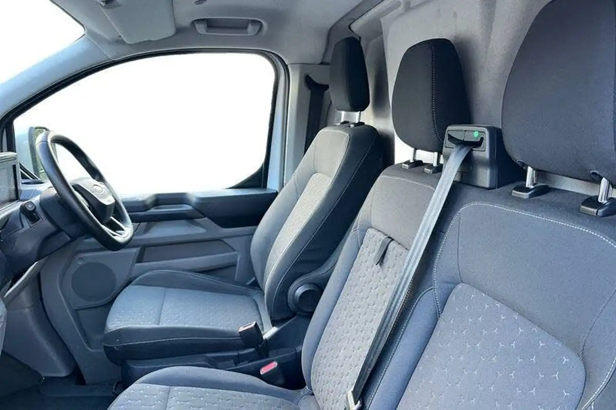 2023-ford-transit-custom-20tdci-300-l1h1-limited-136pseu6e-panel-van-1996cc-auto-big-9