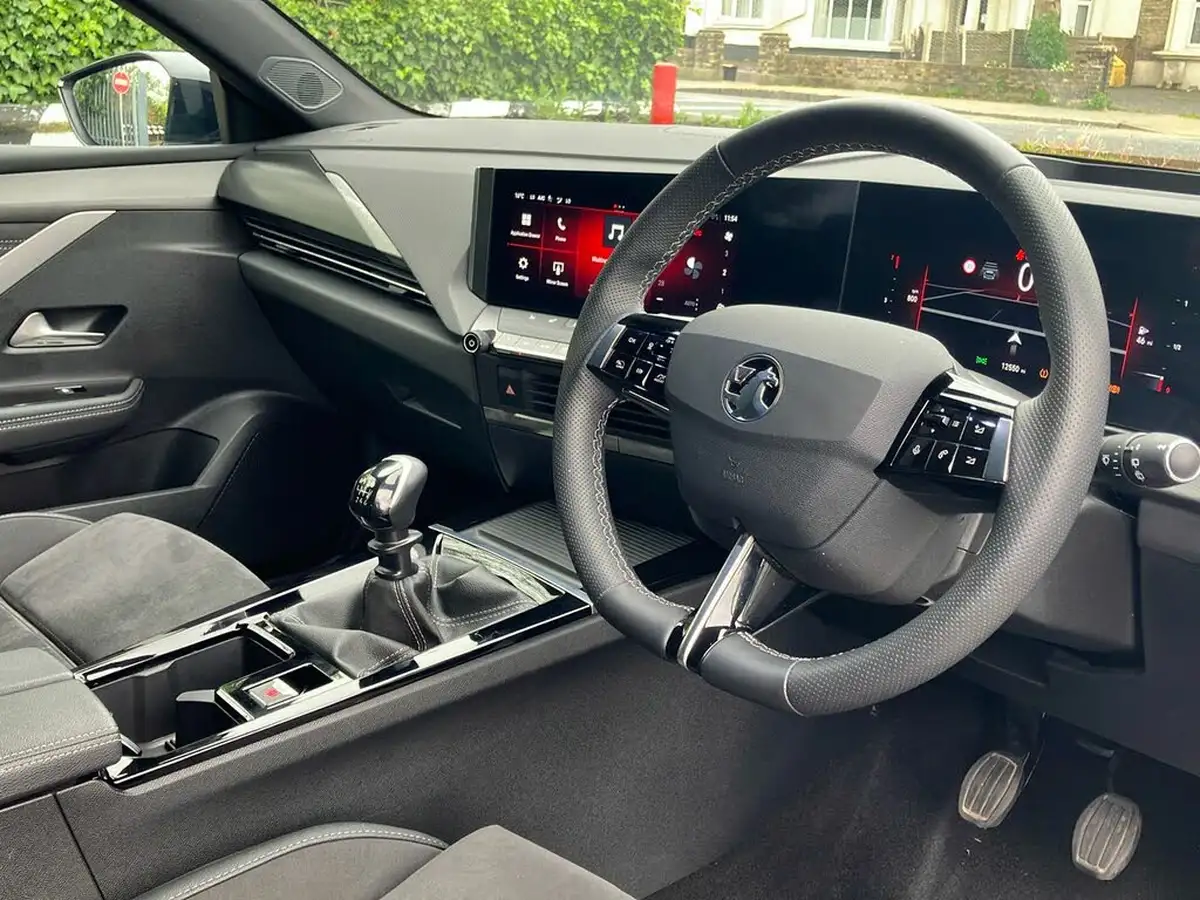 2024-vauxhall-astra-12-turbo-ultimate-130ps-hatchback-big-12