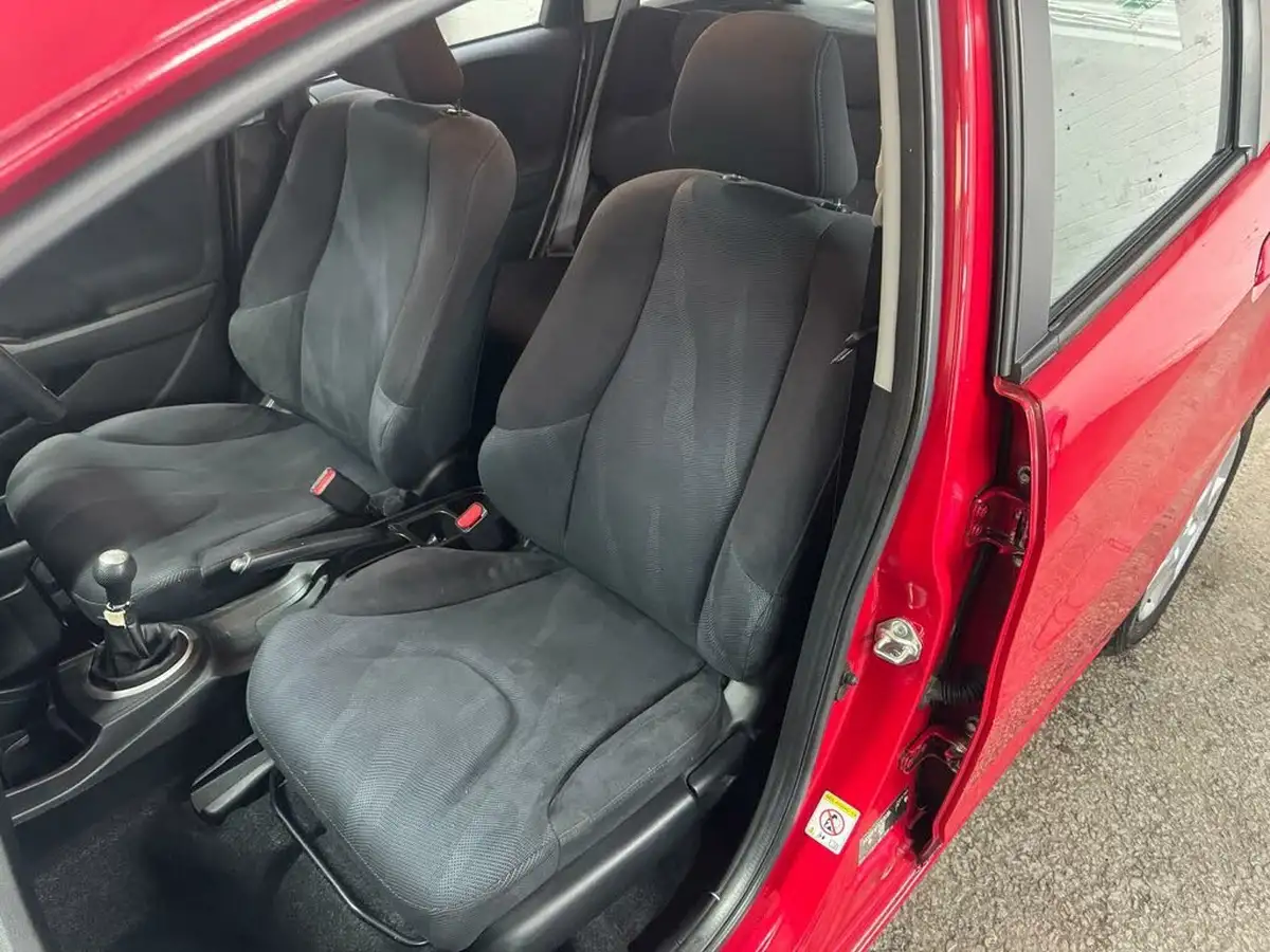 2010-honda-jazz-14-es-big-14
