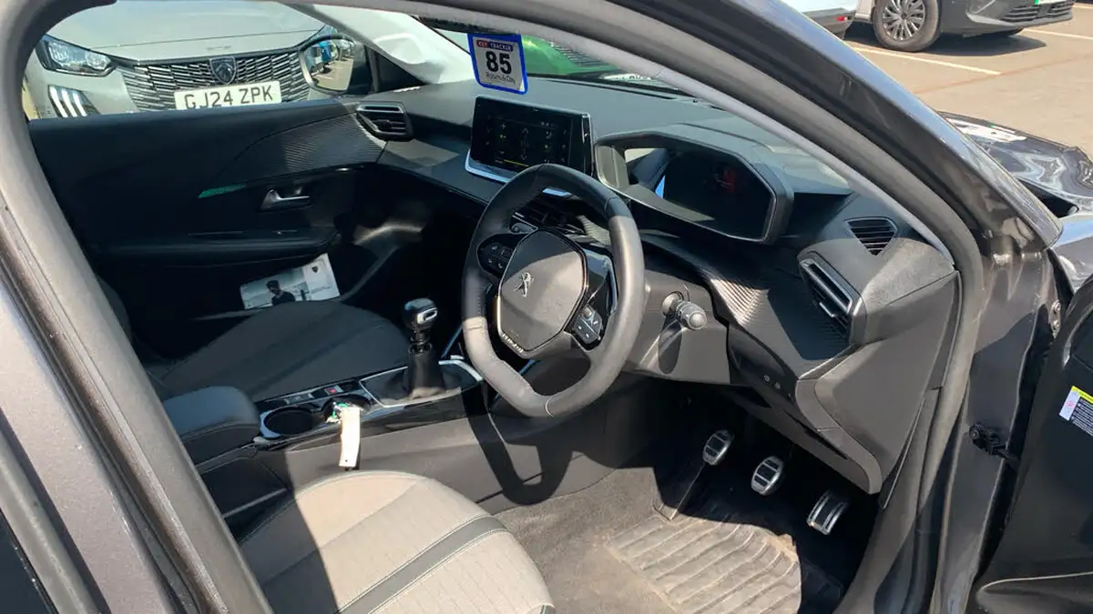 2023-peugeot-208-12-puretech-allure-premium-100ps-big-10