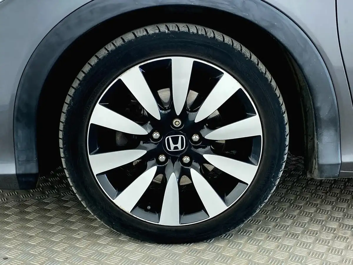 2014-honda-civic-18-sr-hatchback-big-10